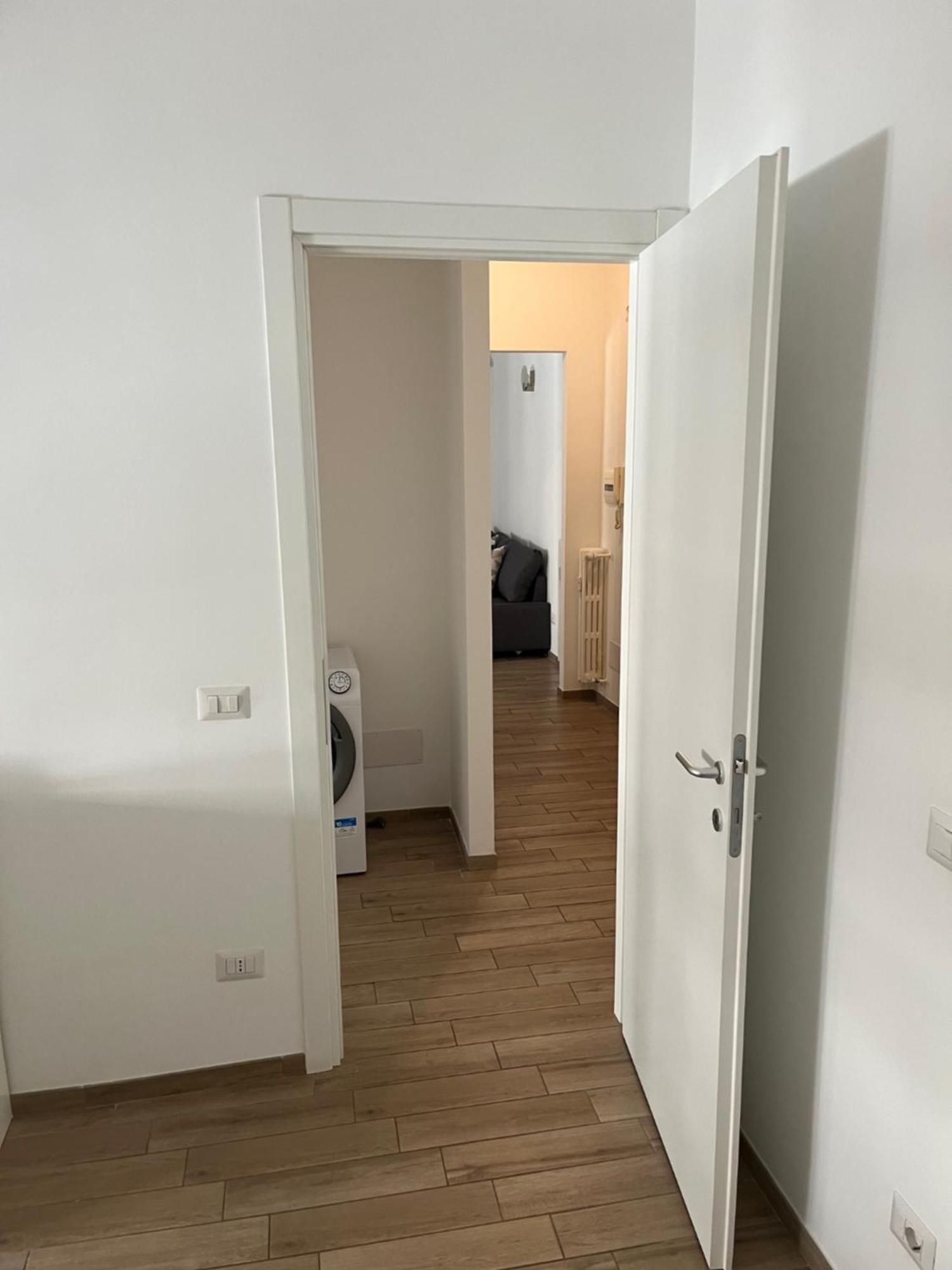 Loverhome 10 Apartment Rom