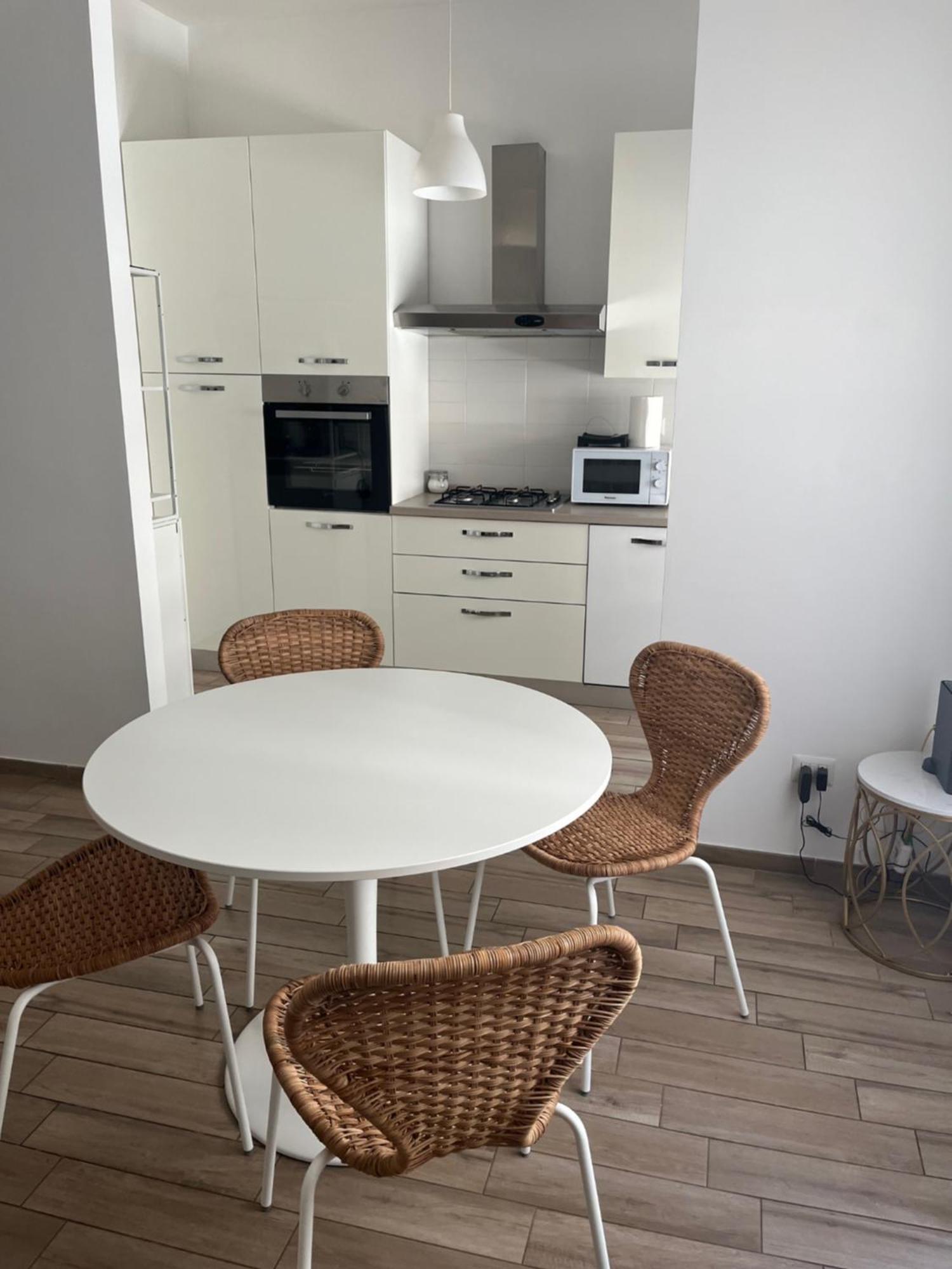 Loverhome 10 Apartment Rom