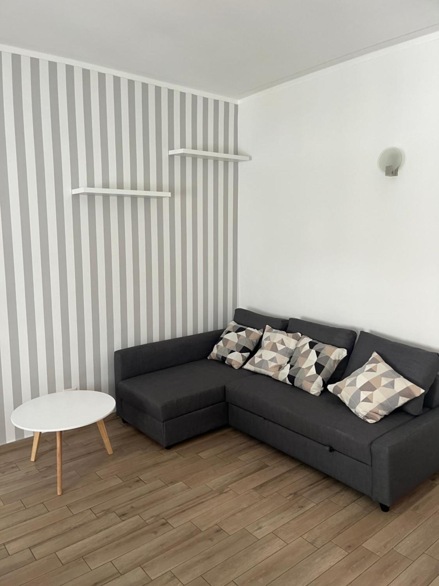 Loverhome 10 Apartment Rom